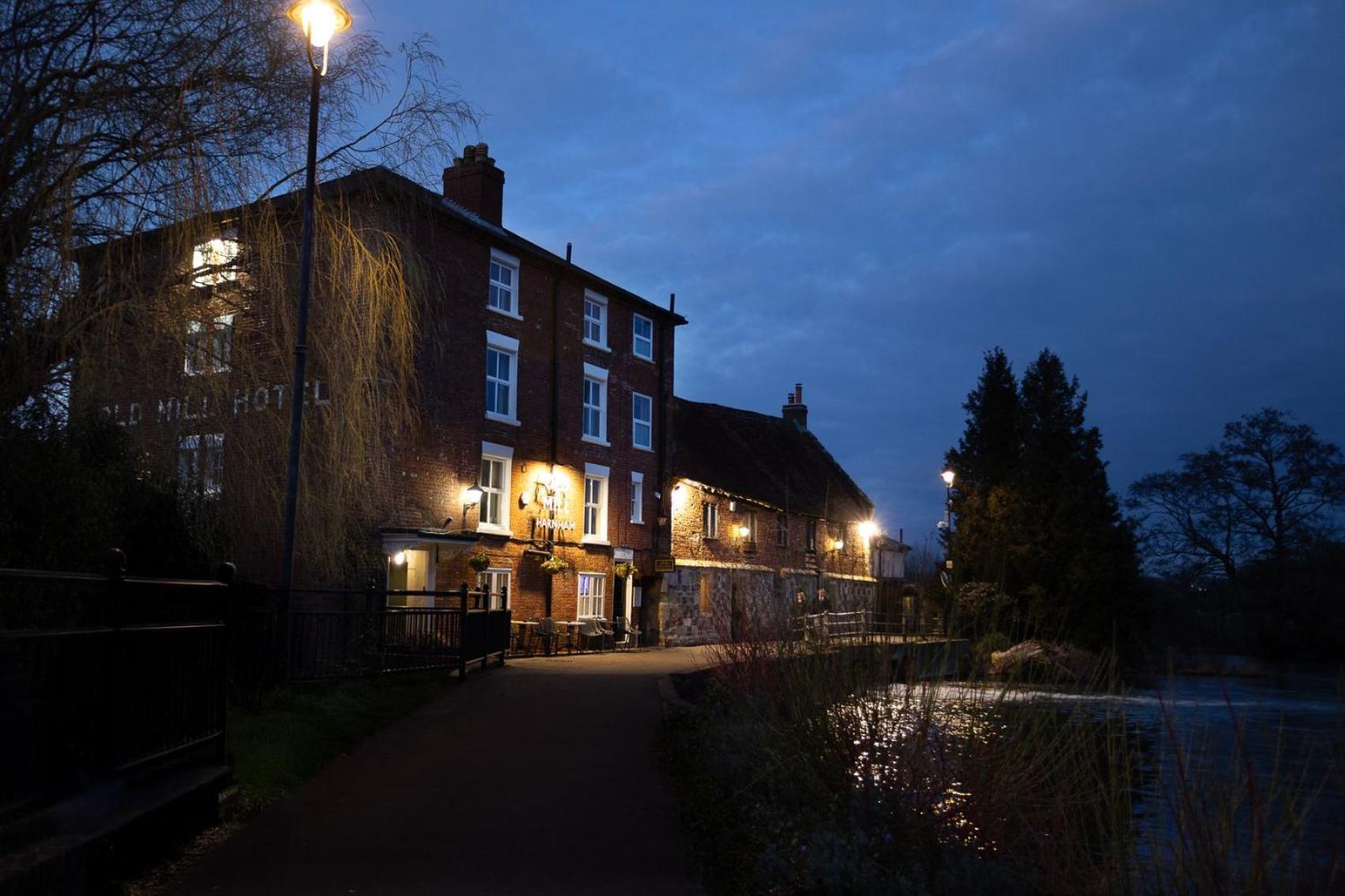 Old Mill Hotel Salisbury Exterior photo